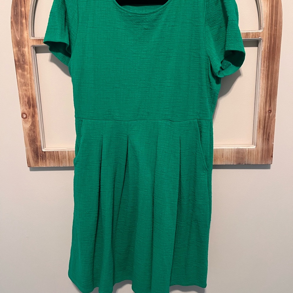 Vibrant Green Short Sleeve Dress